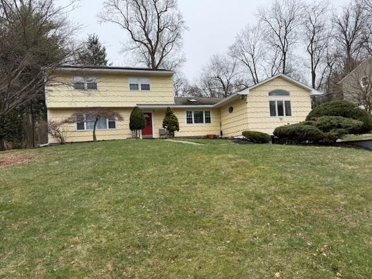 Backyard, Exterior, Facade, Split Level