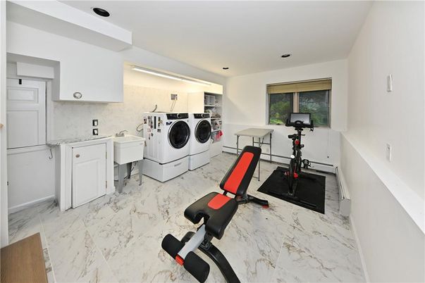 Fitness Equipment, Interior, Marble, Recessed Lighting, Washer