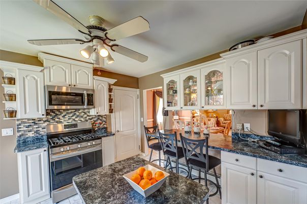 Dining room, Interior, Kitchen, Stainless Steel Appliances