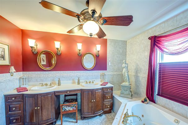 Bathroom, Dual Sink Vanities, Interior