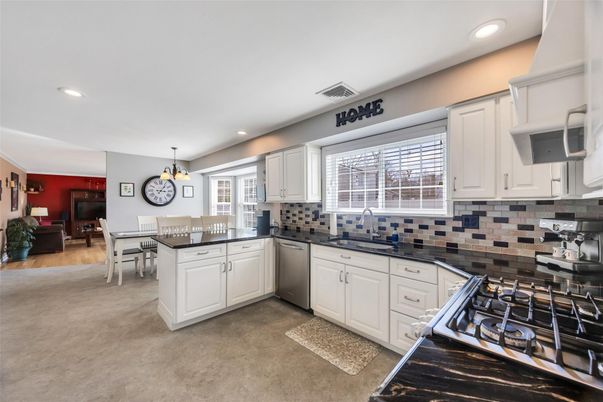 Chandelier, Dining room, Interior, Kitchen, Pendant Lights, Recessed Lighting, Stainless Steel Appliances