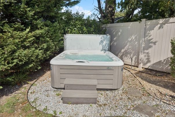 Exterior, Hot Tub