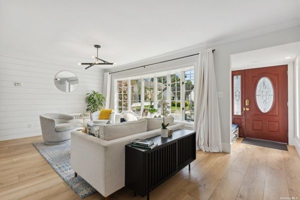 Interior, Living room, Pendant Lights, Recessed Lighting, Wood Texture Flooring