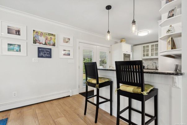 Interior, Pendant Lights, Wood Texture Flooring