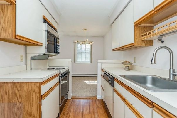 Interior, Kitchen, Pendant Lights, Wood Texture Flooring