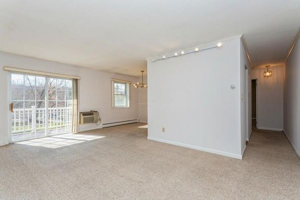 Empty room, Interior, Pendant Lights