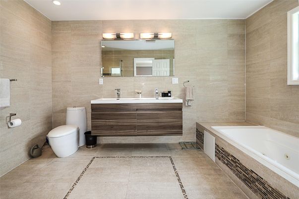 Bathroom, Dual Sink Vanities, Interior, Recessed Lighting
