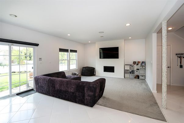 Fireplace, Interior, Living room, Recessed Lighting