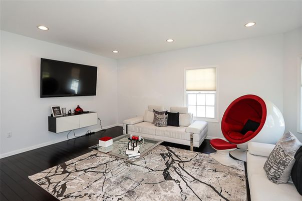 Interior, Living room, Recessed Lighting, Wood Texture Flooring