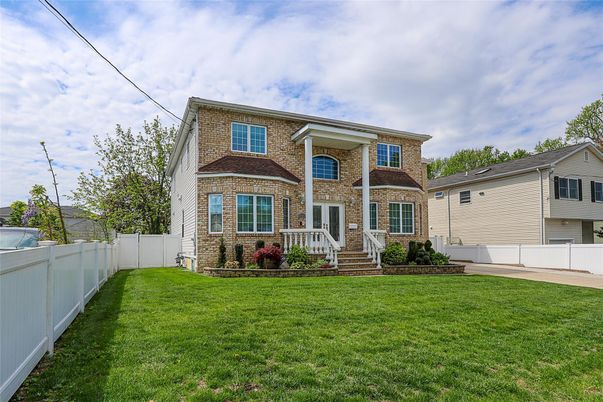 Backyard, Exterior, Facade, Brick Facade, Georgian