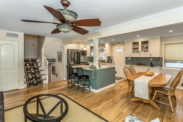 Dining room, Interior, Kitchen, Pendant Lights, Recessed Lighting, Wood Texture Flooring