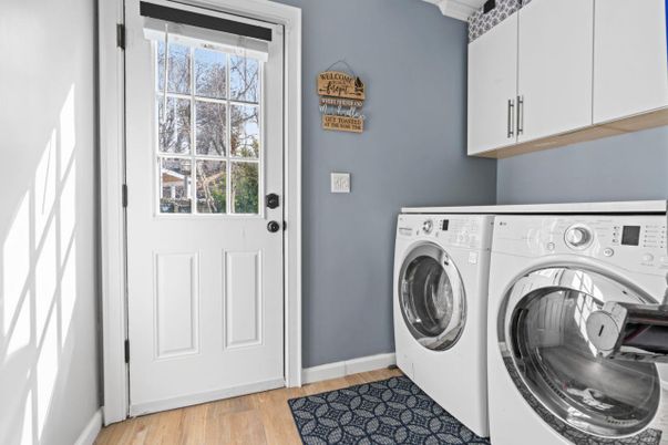 Interior, Washer, Wood Texture Flooring
