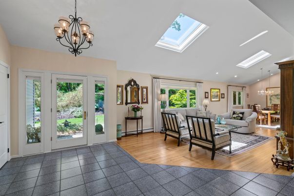 Chandelier, Dining room, Interior, Living room, Pendant Lights, Recessed Lighting, Wood Texture Flooring
