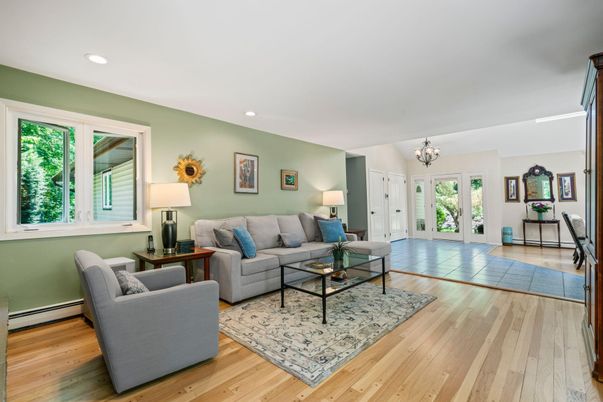 Chandelier, Interior, Living room, Recessed Lighting, Wood Texture Flooring