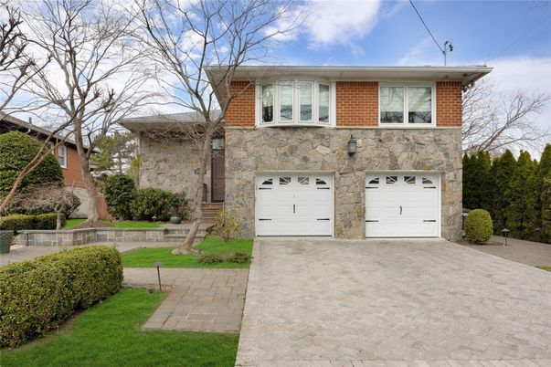 Attached, Exterior, Facade, Brick Facade, Split Level