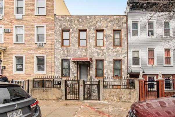 Exterior, Facade, Brick Facade, Rowhouse