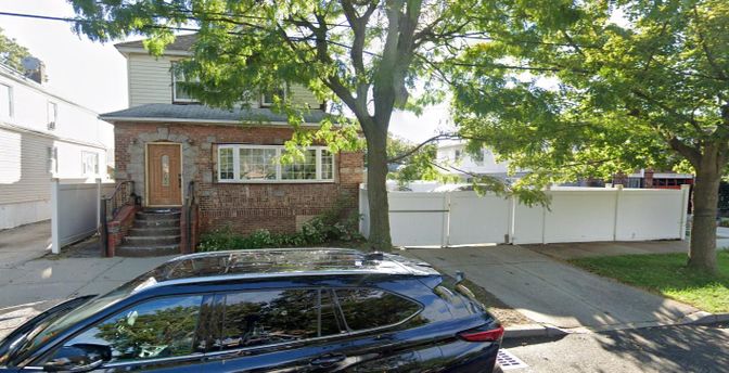 Exterior, Facade, Brick Facade, American Foursquare