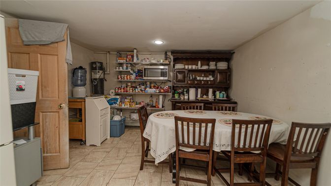 Dining room, Interior, Recessed Lighting