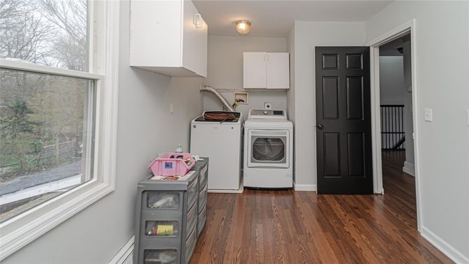 Interior, Washer, Wood Texture Flooring