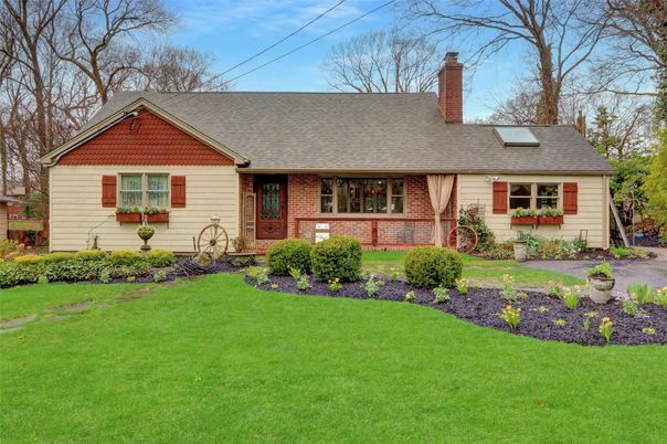 Exterior, Facade, Brick Facade, Cape Cod