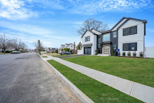 Attached, Exterior, Facade, Farmhouse