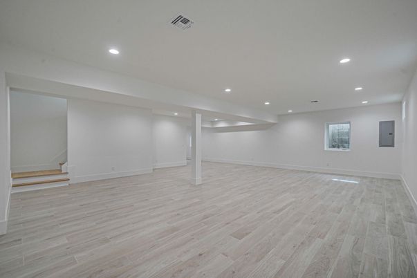 Empty room, Interior, Recessed Lighting, Wood Texture Flooring