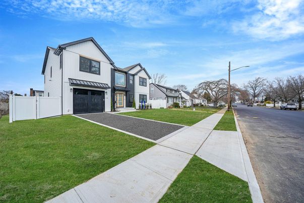 Attached, Exterior, Facade, Farmhouse