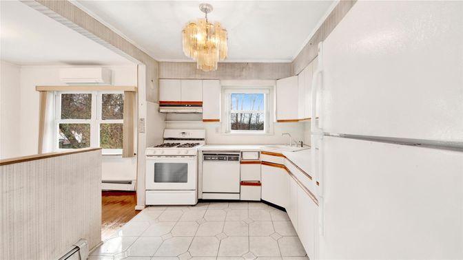 Chandelier, Interior, Kitchen, Wood Texture Flooring