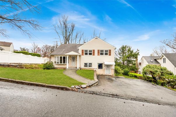 Backyard, Exterior, Facade, Raised Ranch