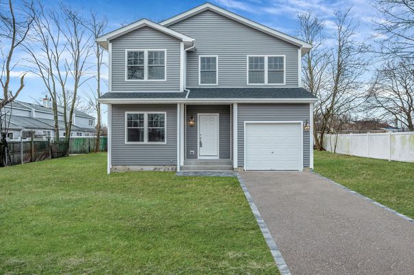 Attached, Exterior, Facade, Farmhouse