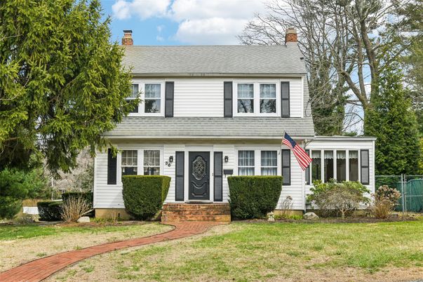 Exterior, Facade, Cape Cod