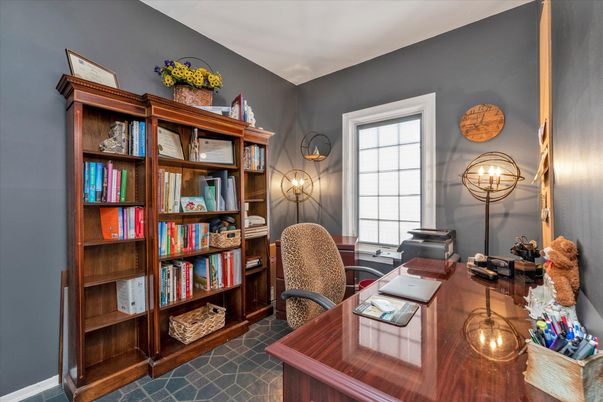 Home Office, Interior
