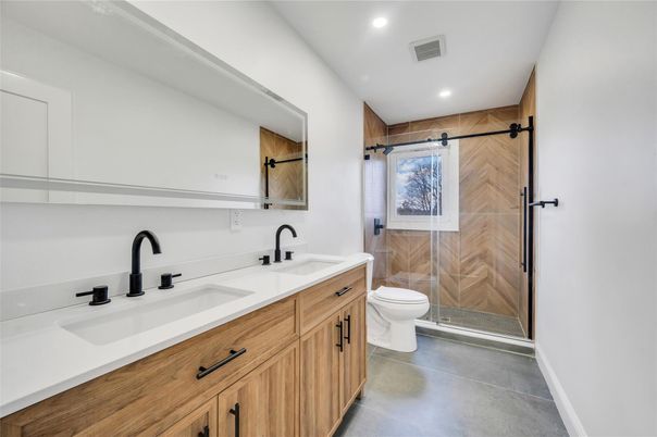 Bathroom, Dual Sink Vanities, Interior, Recessed Lighting