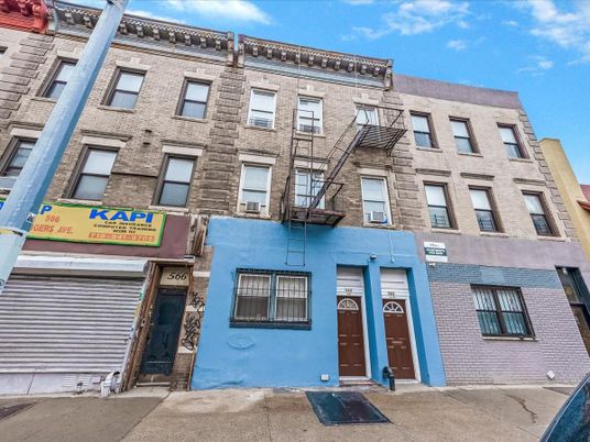 Exterior, Facade, Brick Facade, Rowhouse