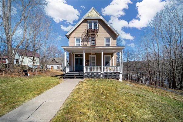 Exterior, Facade, Queen Anne Victorian