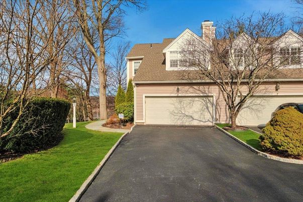 Attached, Exterior, Facade, Cape Cod