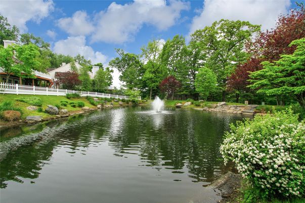 Exterior, Lake
