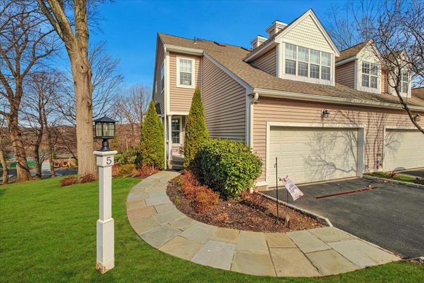Attached, Exterior, Facade, Cape Cod