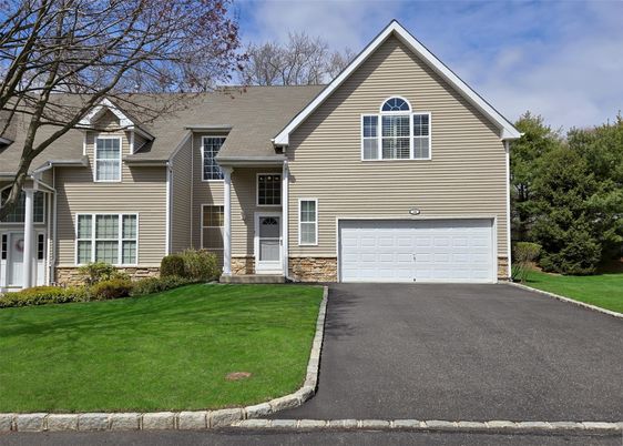 Attached, Exterior, Facade, Split Level