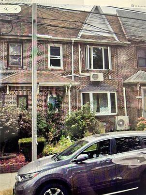 Exterior, Facade, Brick Facade, Rowhouse