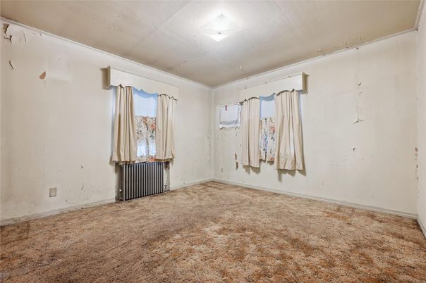 Empty room, Interior