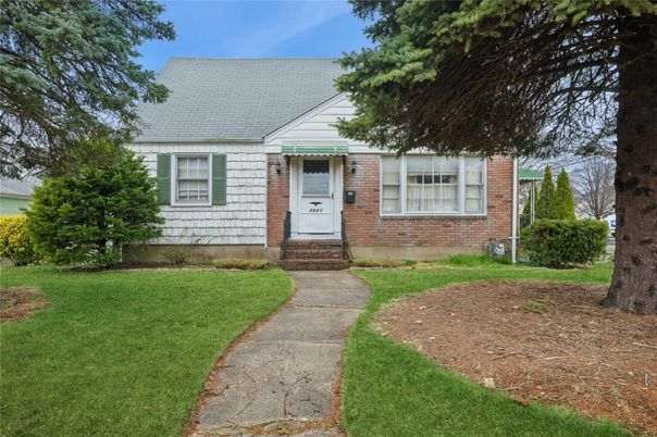 Exterior, Facade, Brick Facade, Cape Cod