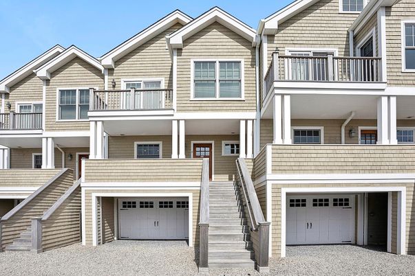 Attached, Exterior, Facade, Rowhouse