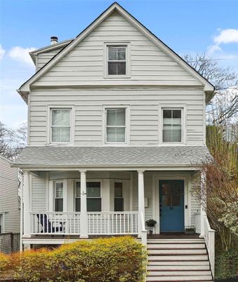 Exterior, Facade, Queen Anne Victorian