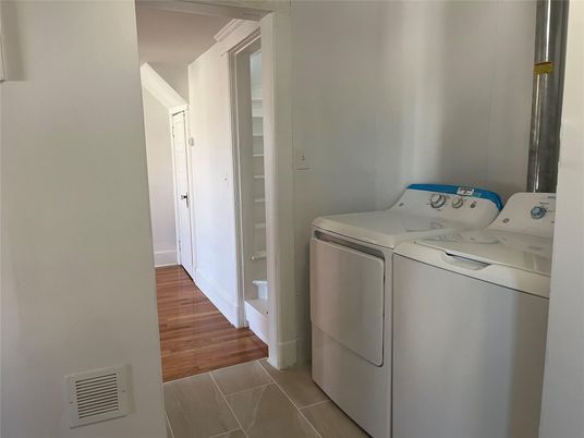 Interior, Utility Closets, Washer, Wood Texture Flooring