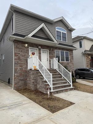 Exterior, Facade, Brick Facade, American Craftsman
