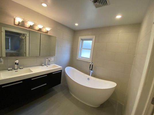 Bathroom, Dual Sink Vanities, Free Standing Baths, Interior, Recessed Lighting