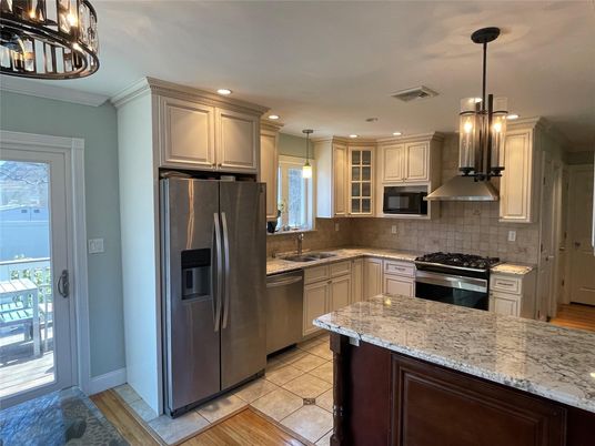 Interior, Kitchen, Pendant Lights, Recessed Lighting, Stainless Steel Appliances
