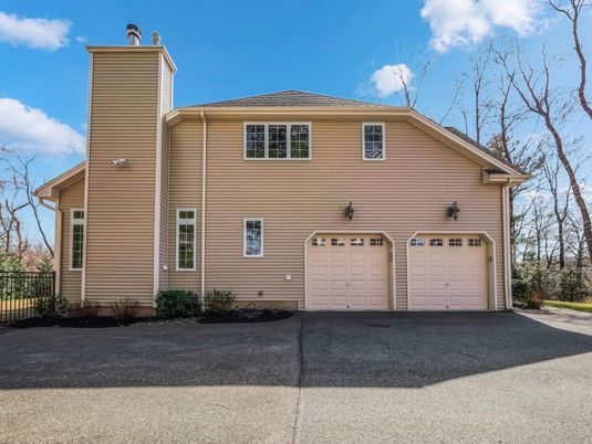 Attached, Exterior, Facade, Split Level