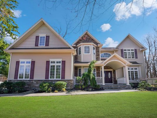 Exterior, Facade, Queen Anne Victorian